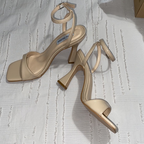 Nude high shine heels - Picture 8 of 9